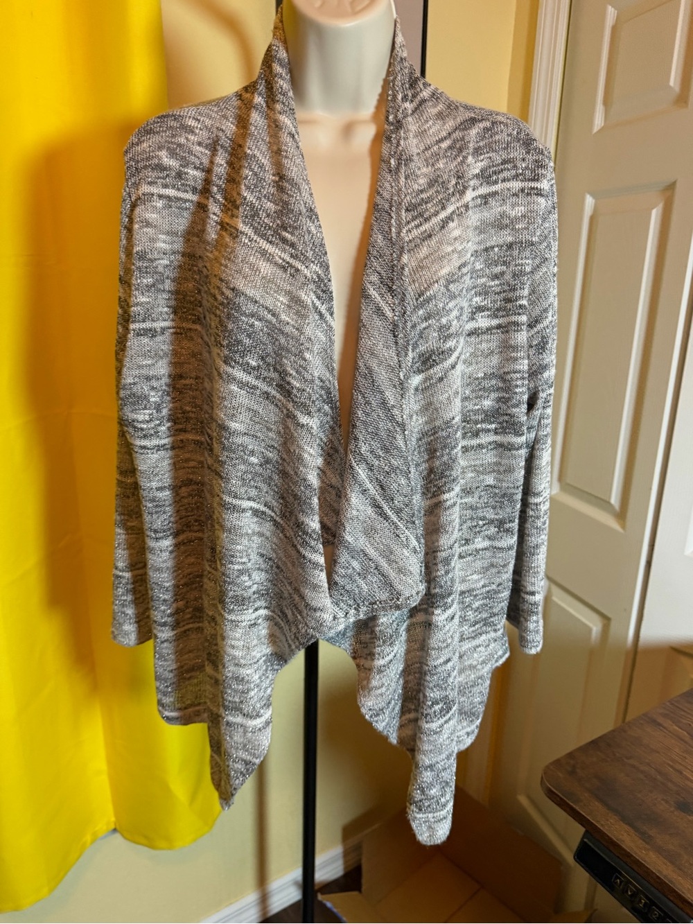 Hearts of Palm Women’s Large Gray Metallic Marled Knit Waterfall Cardigan - Picture 6 of 12